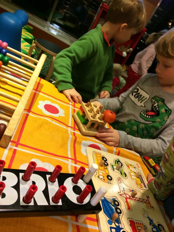 Eckerölinen Finlandialla lapsilla riitti mukavaa puuhaa lasten leikkitilassa